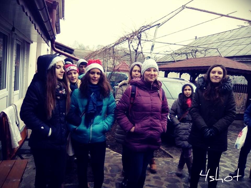  Corul  Parohiei la colindat 2016