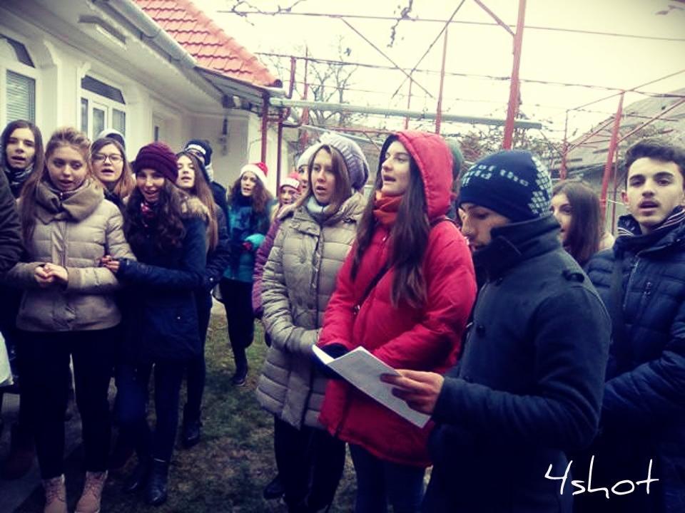 Corul Parohiei  la colindat  2016