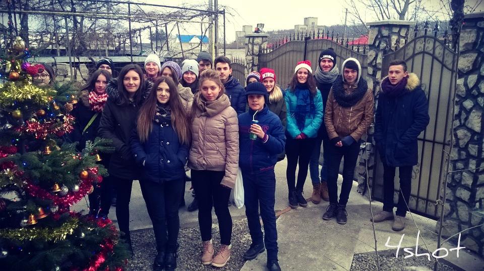 Corul Parohiei  colindat 2106