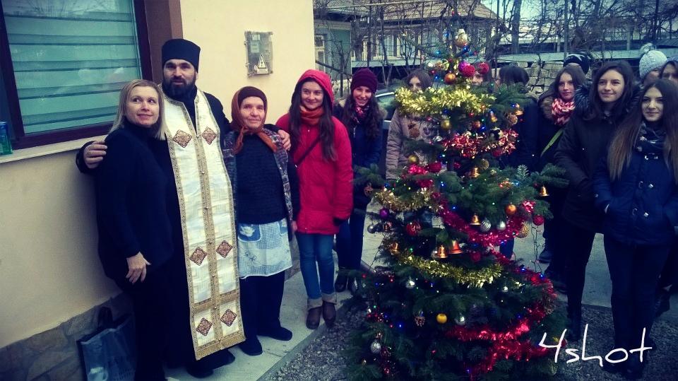 Corul Parohiei la colindat 2016